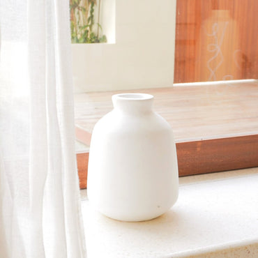 Bawa White Clay Vase – Small Round Decorative Flower Vase - CozyVibe.eu