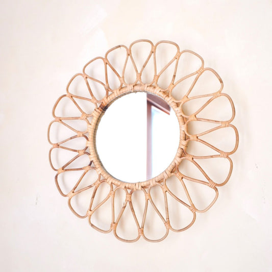 Danau Small Rattan Mirror – Handmade Boho Wall Decoration - CozyVibe.eu
