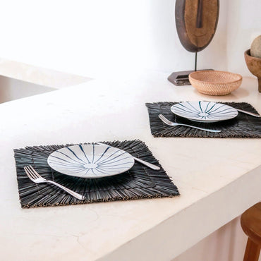 VARNA Placemat – Black Seagrass Table Set for Stylish Dining - CozyVibe.eu