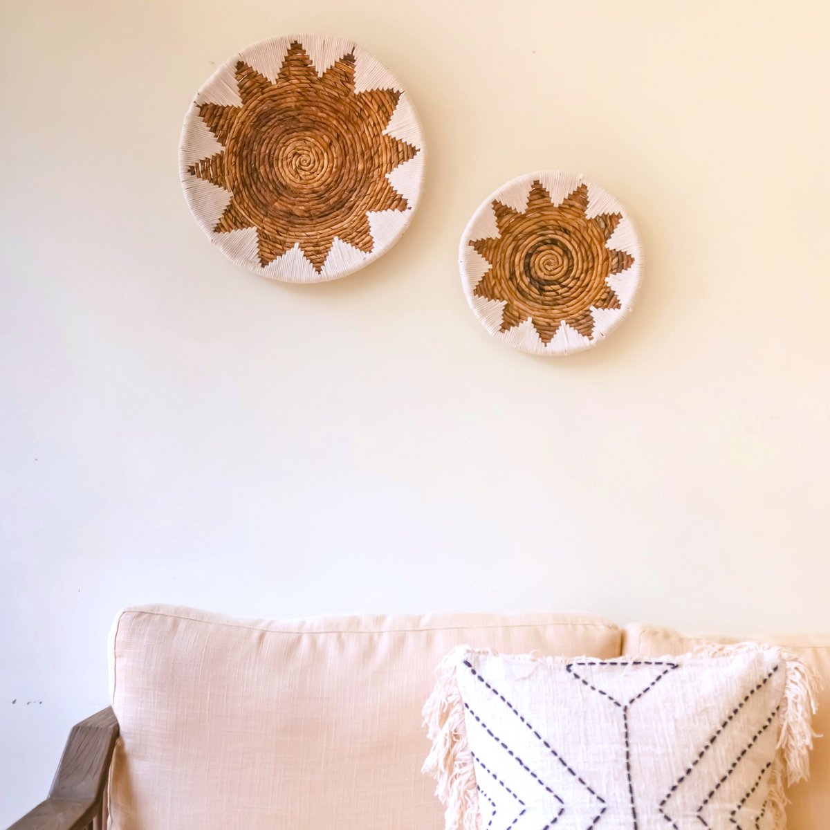 Round Boho Wall Basket – Woven Wall Decor with Embroidered Star Pattern ADARI (2 sizes, Ø30/40 cm)
