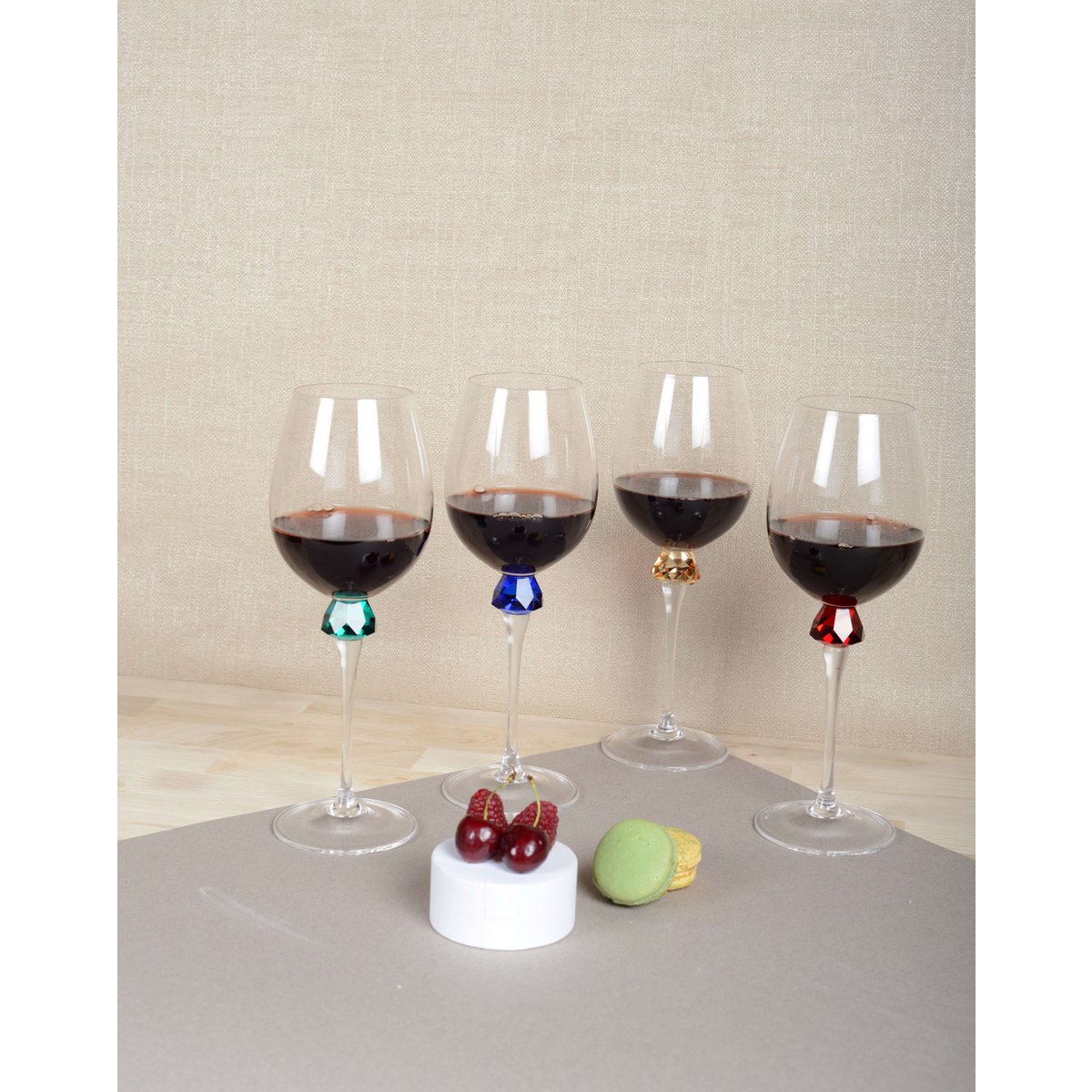 Lot of 4 wine glasses with extra accent on foot