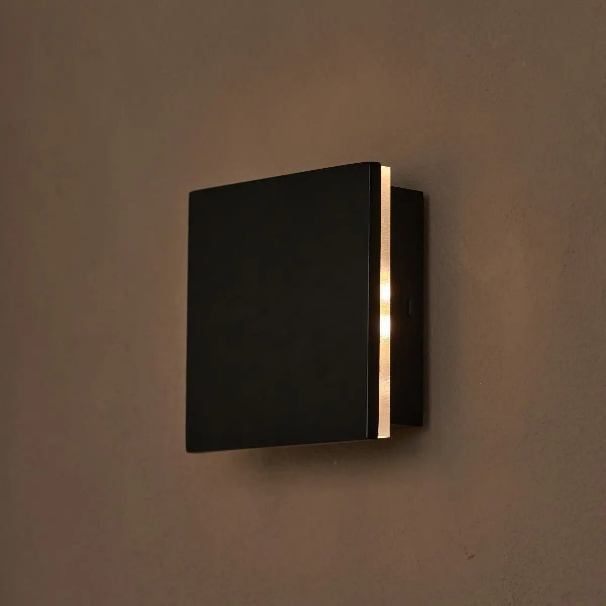 Lane Black Rechargeable Wall Light – 5000K
