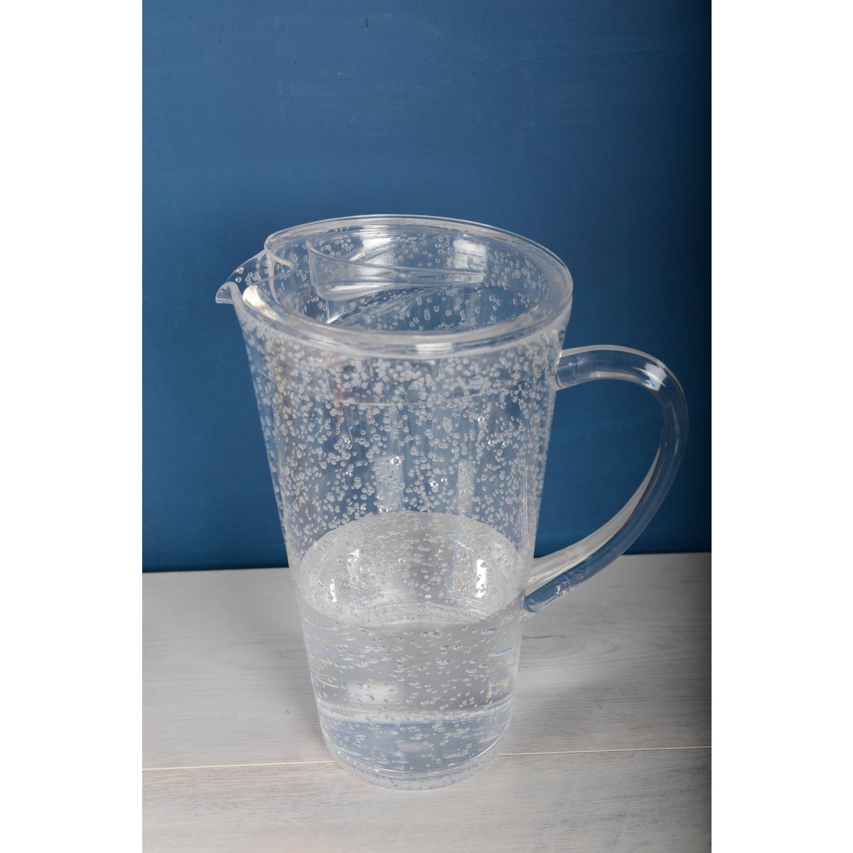 Acrylic bubble carafe