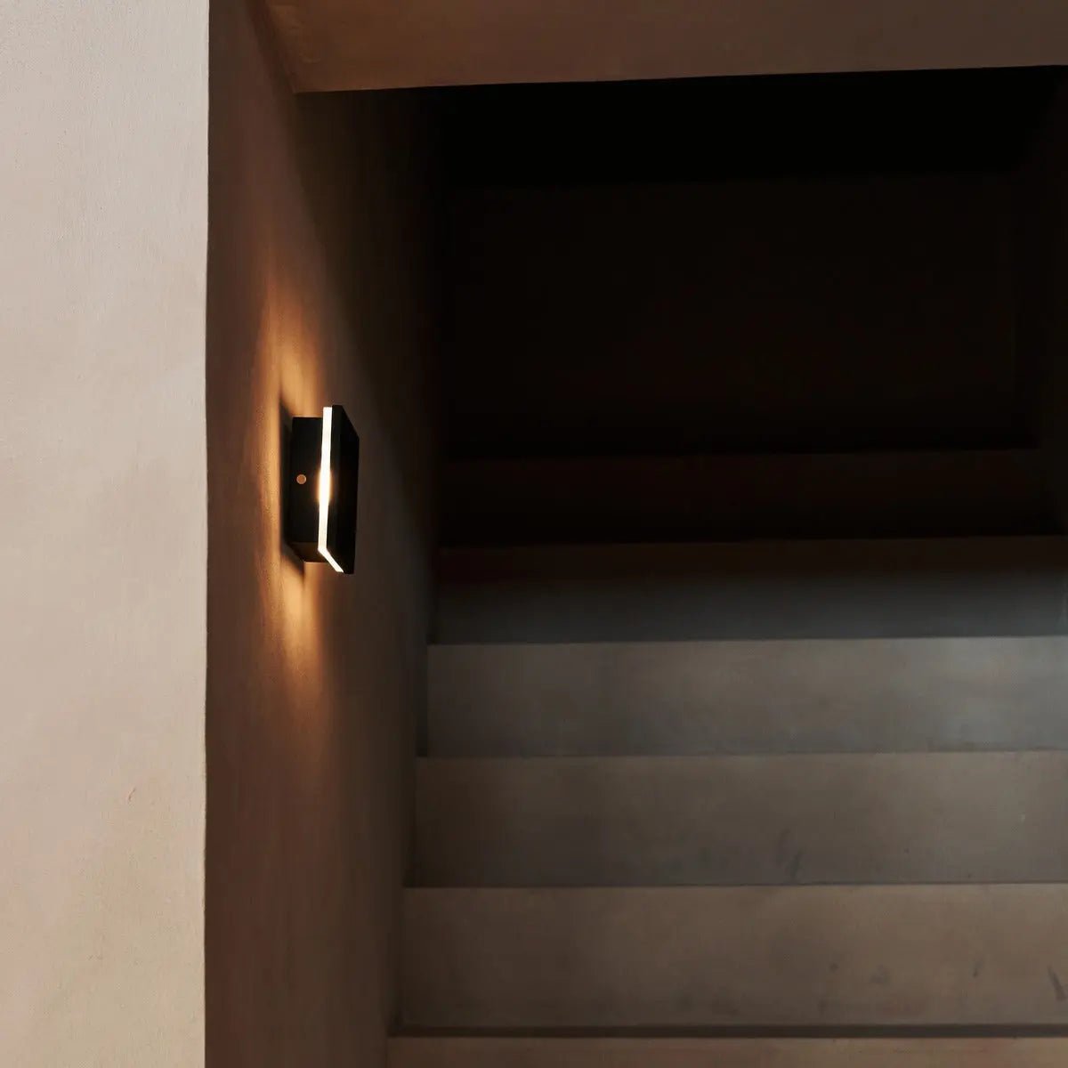 Lane Black Rechargeable Wall Light – 5000K