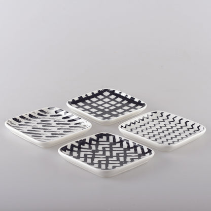 Black and white plates 9.5cm - Lot of 4