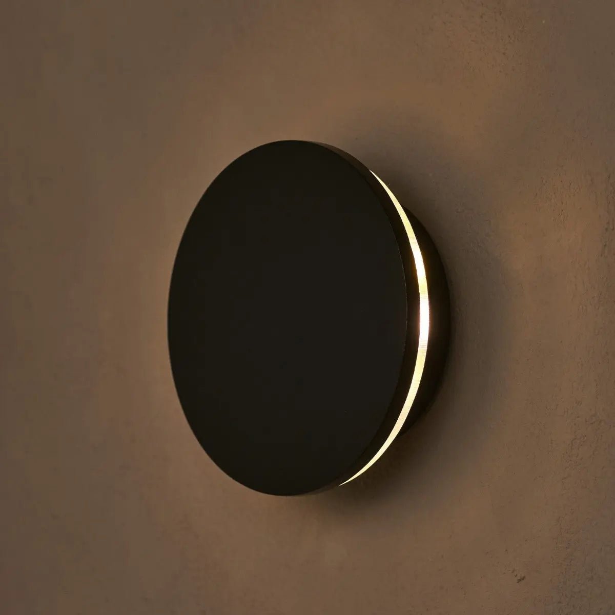 Lou rechargeable cordless wall light mounted on textured wall