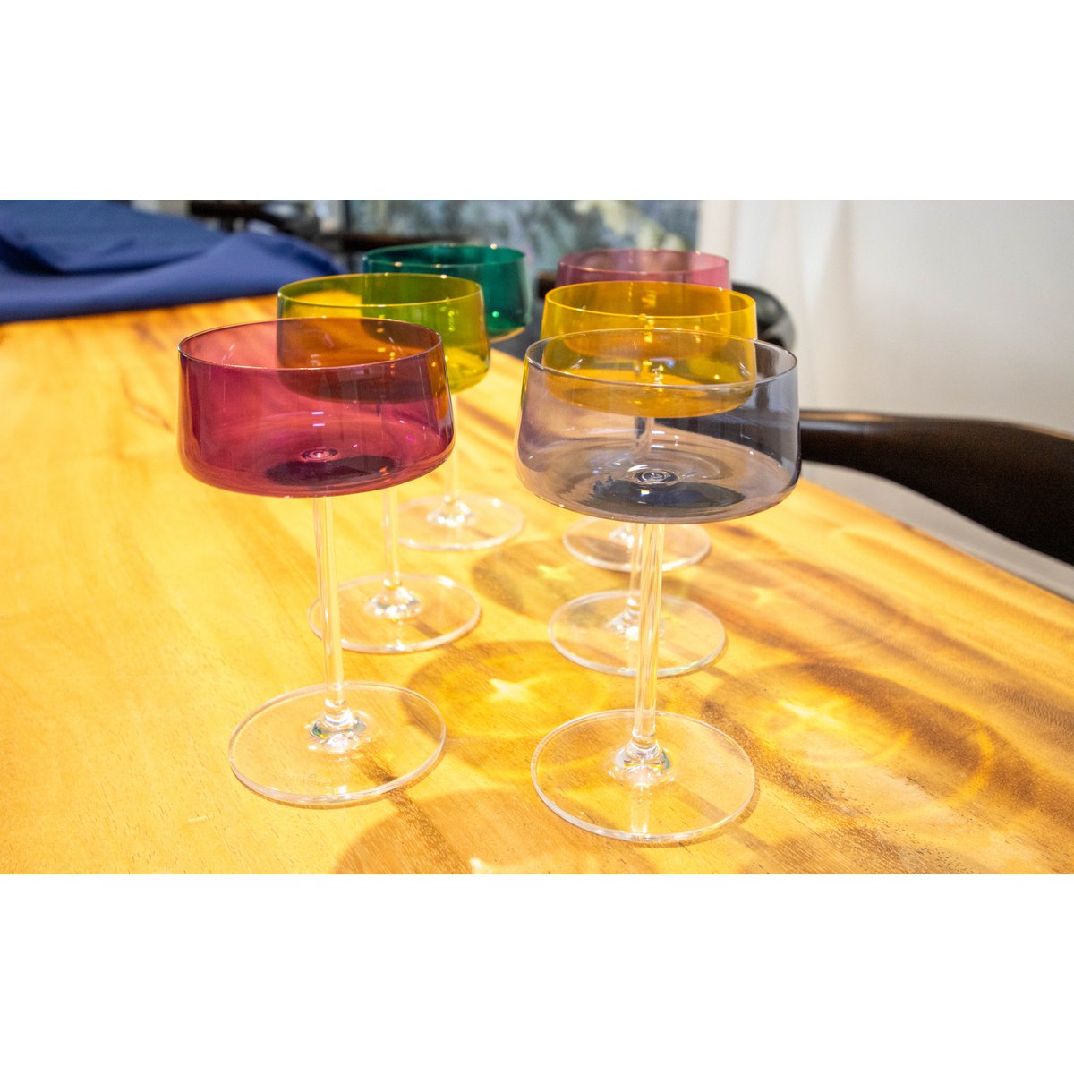 Mehrfarbige Champagnerflöten für Partys und Feiern