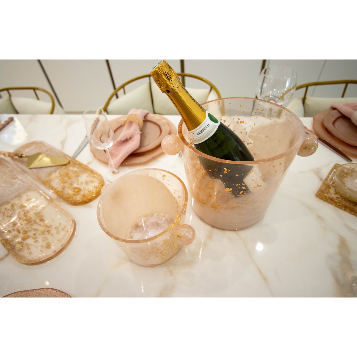 Glitzer-Eisbehälter aus Kunstharz als moderne Bardekoration