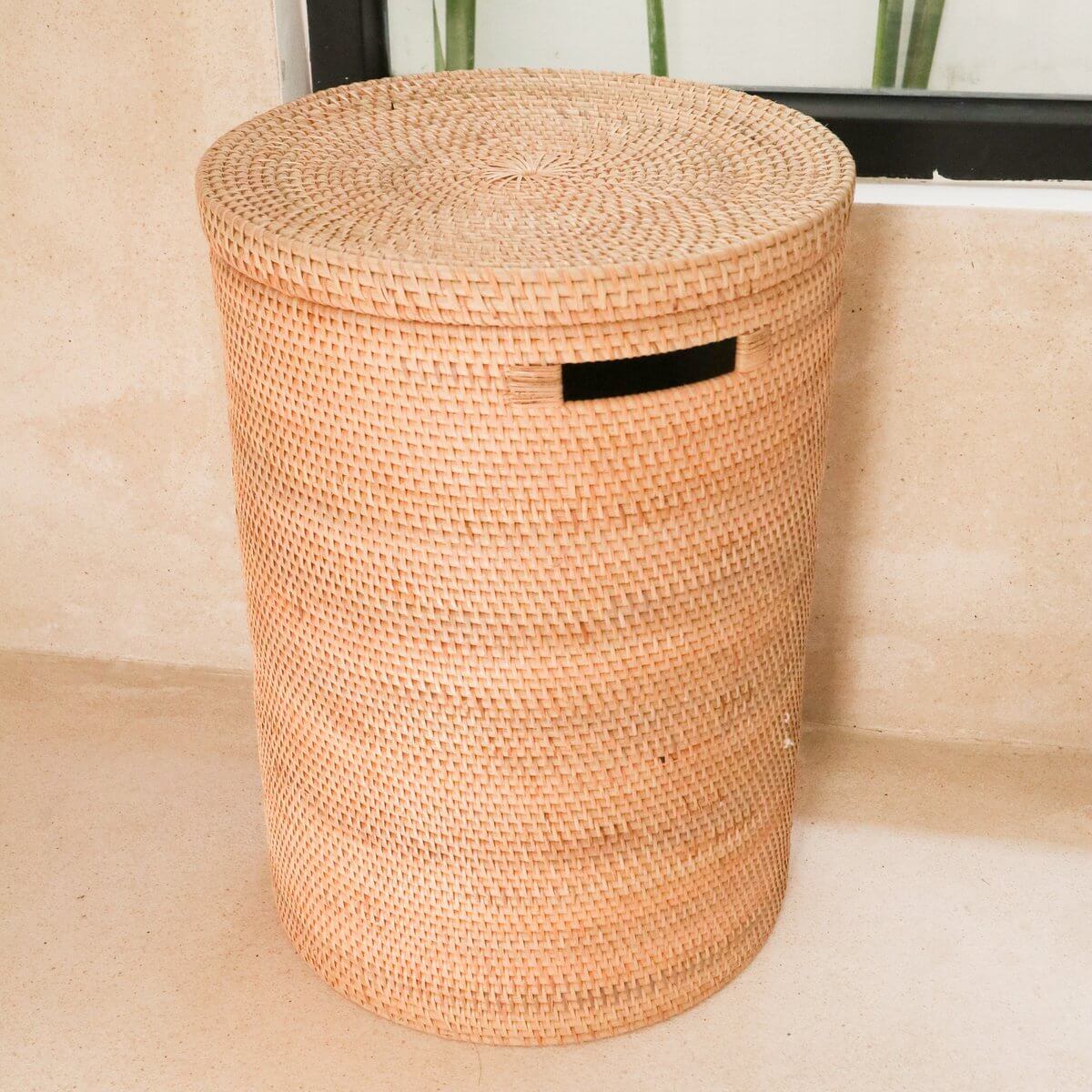 SARI – Rattankorb, handgefertigter Aufbewahrungskorb mit Deckel für Schlaf- oder Badezimmer