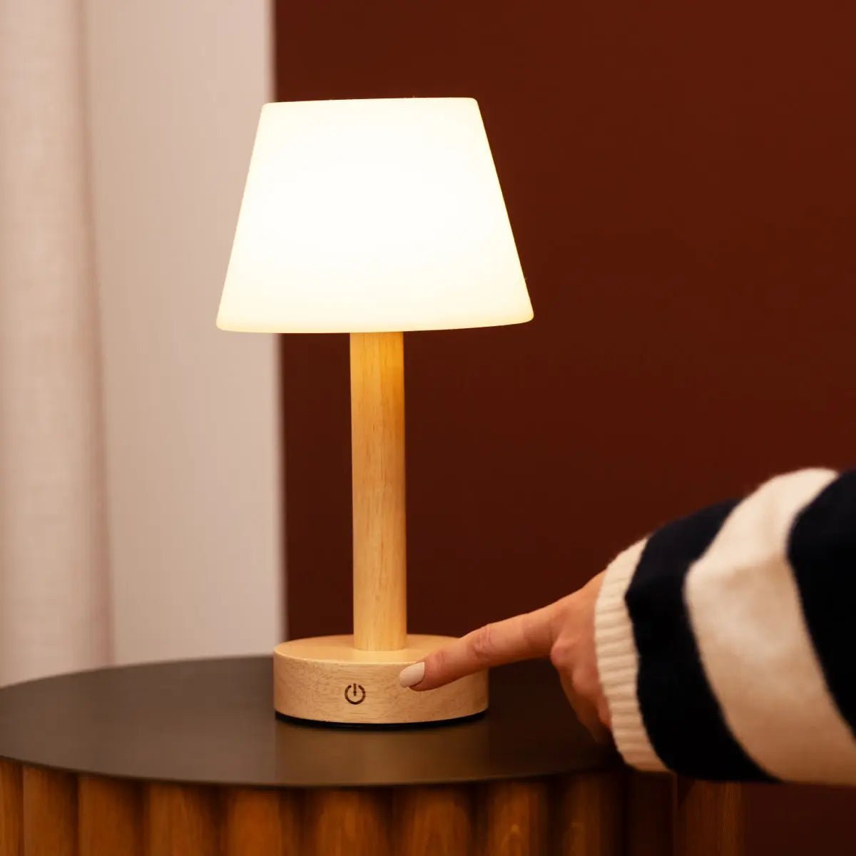 Zoë Light Brown rechargeable lamp complementing minimalist home design