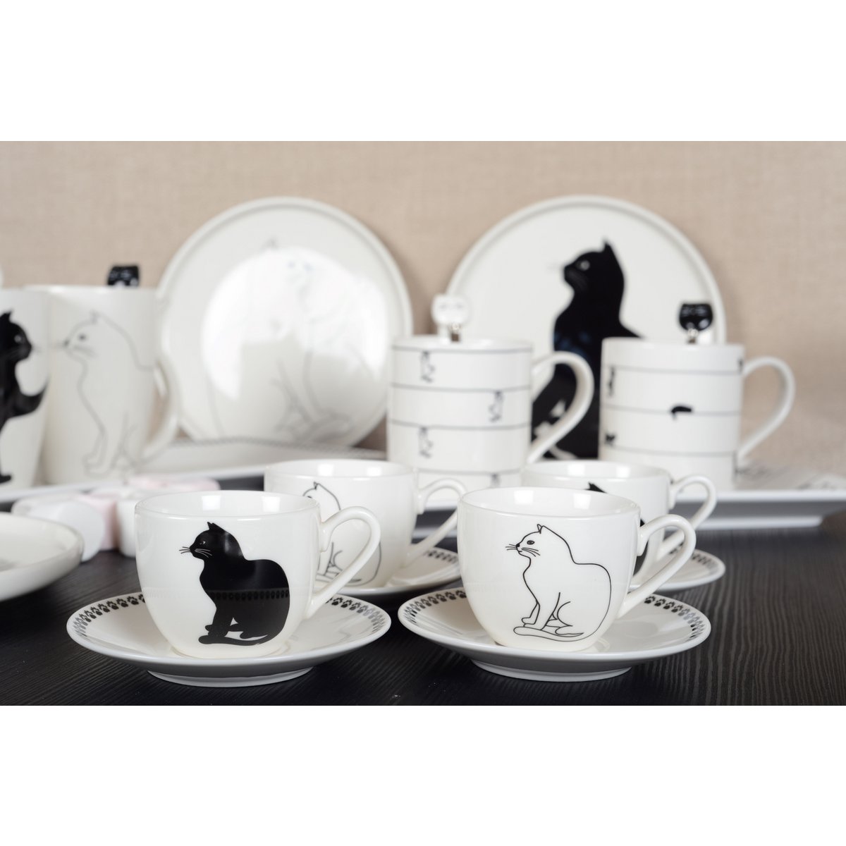 Coffee cups with black and white cat + saucers - Lot of 4