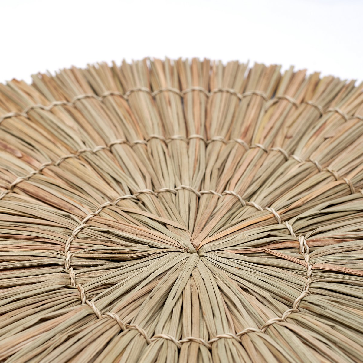 ALANG Seagrass Table Placemats Set Round 35 cm Handmade - CozyVibe.eu