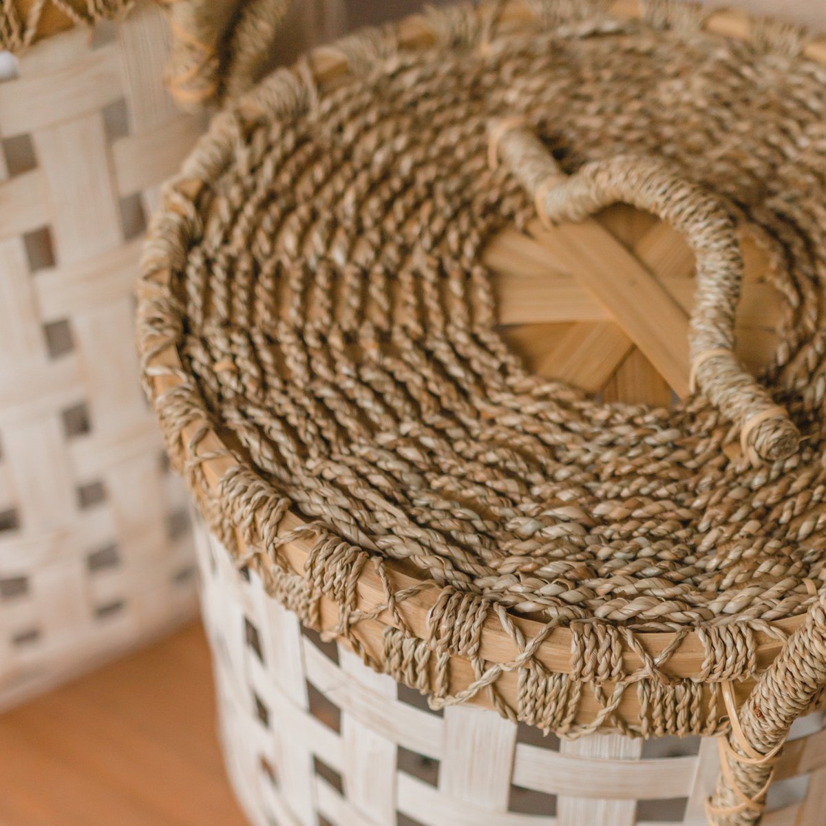 Bamboo Laundry Basket IRAYA with handwoven texture and sturdy lid