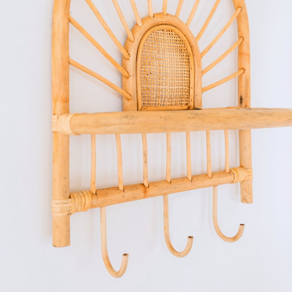 BANTEN wandplank – Handgemaakt rotan met 3 haken