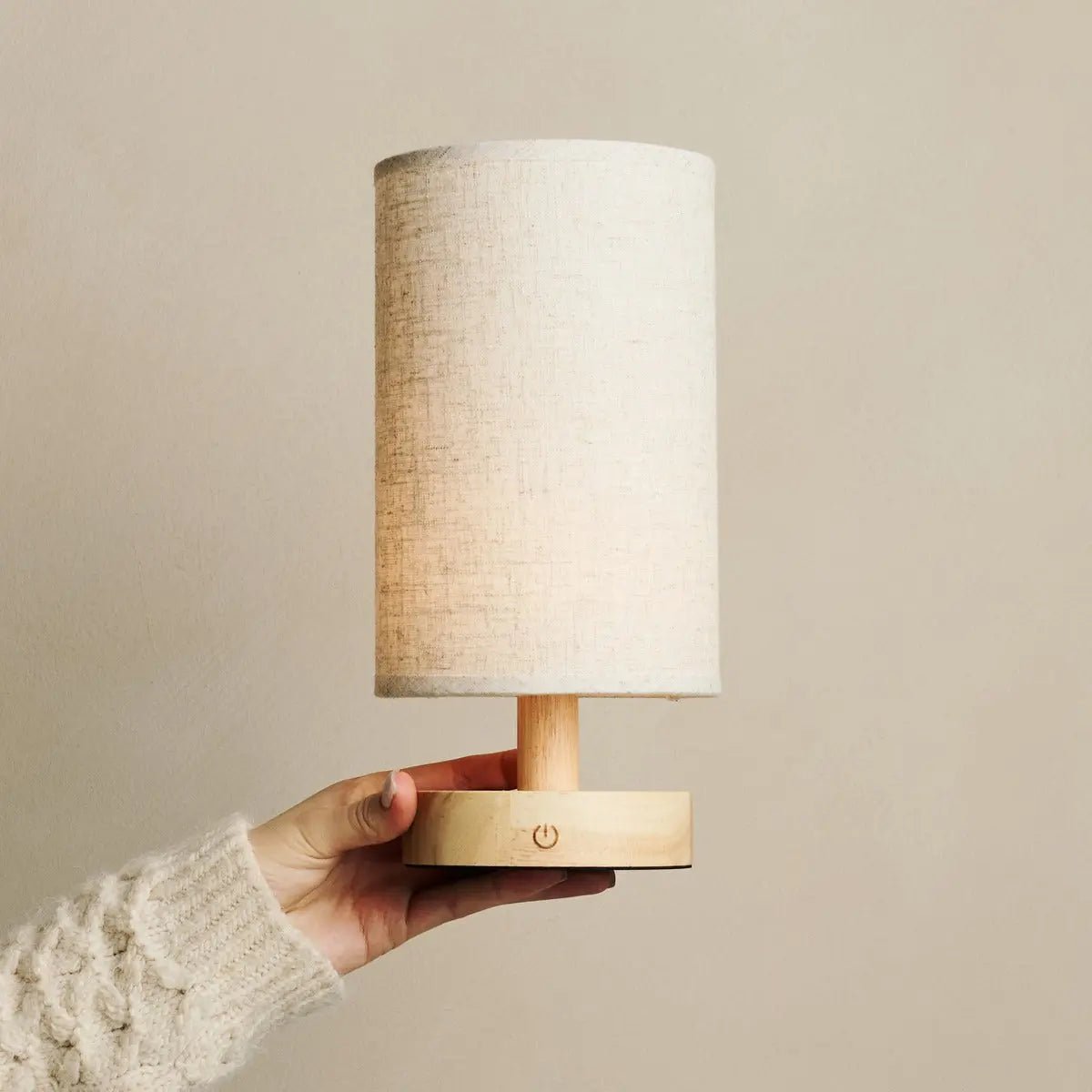 Ben Light Brown – Wooden table lamp with fabric shade and natural base