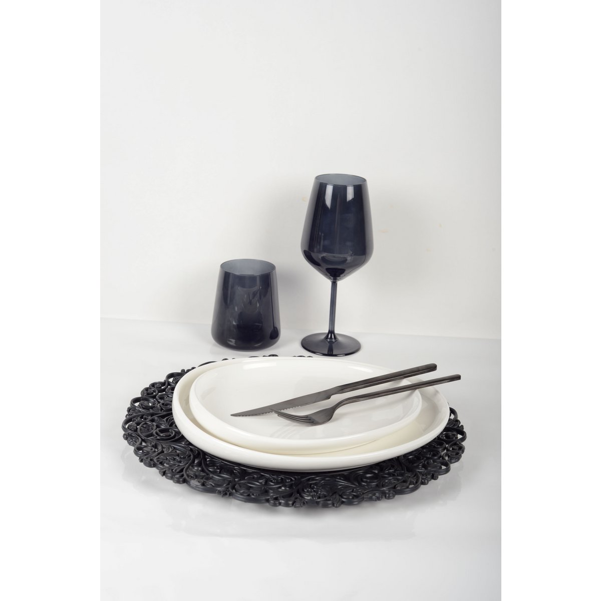 Modern black wine glass set, ideal for home decoration and tableware | CozyVibe

