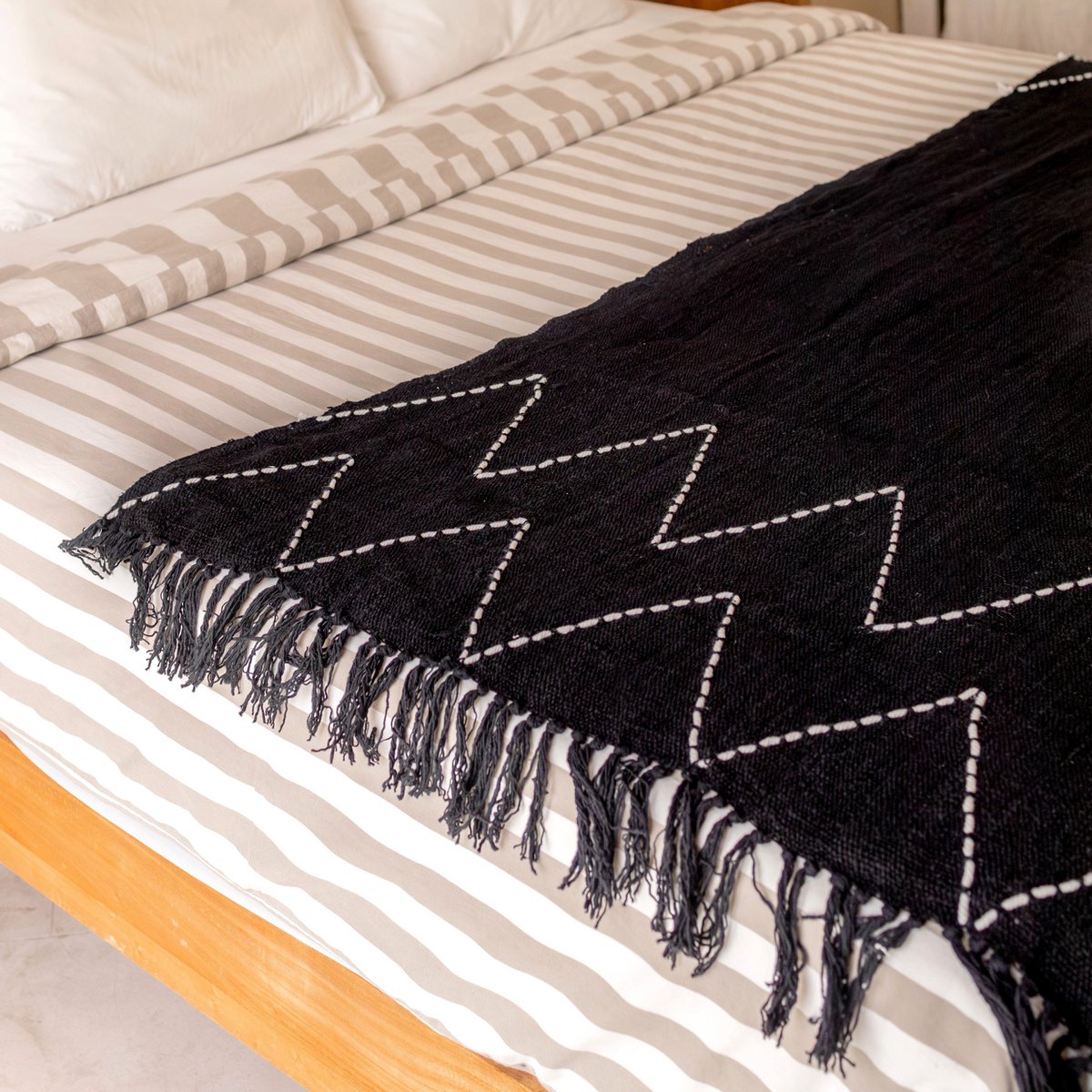 Black Boho Cotton blanket Blanket with Fringes for cozy bedroom