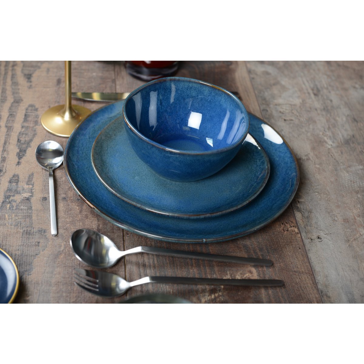 Blue ceramic flat plate 28.5cm, Sparkling Diamond collection, kitchen decor | CozyVibe

