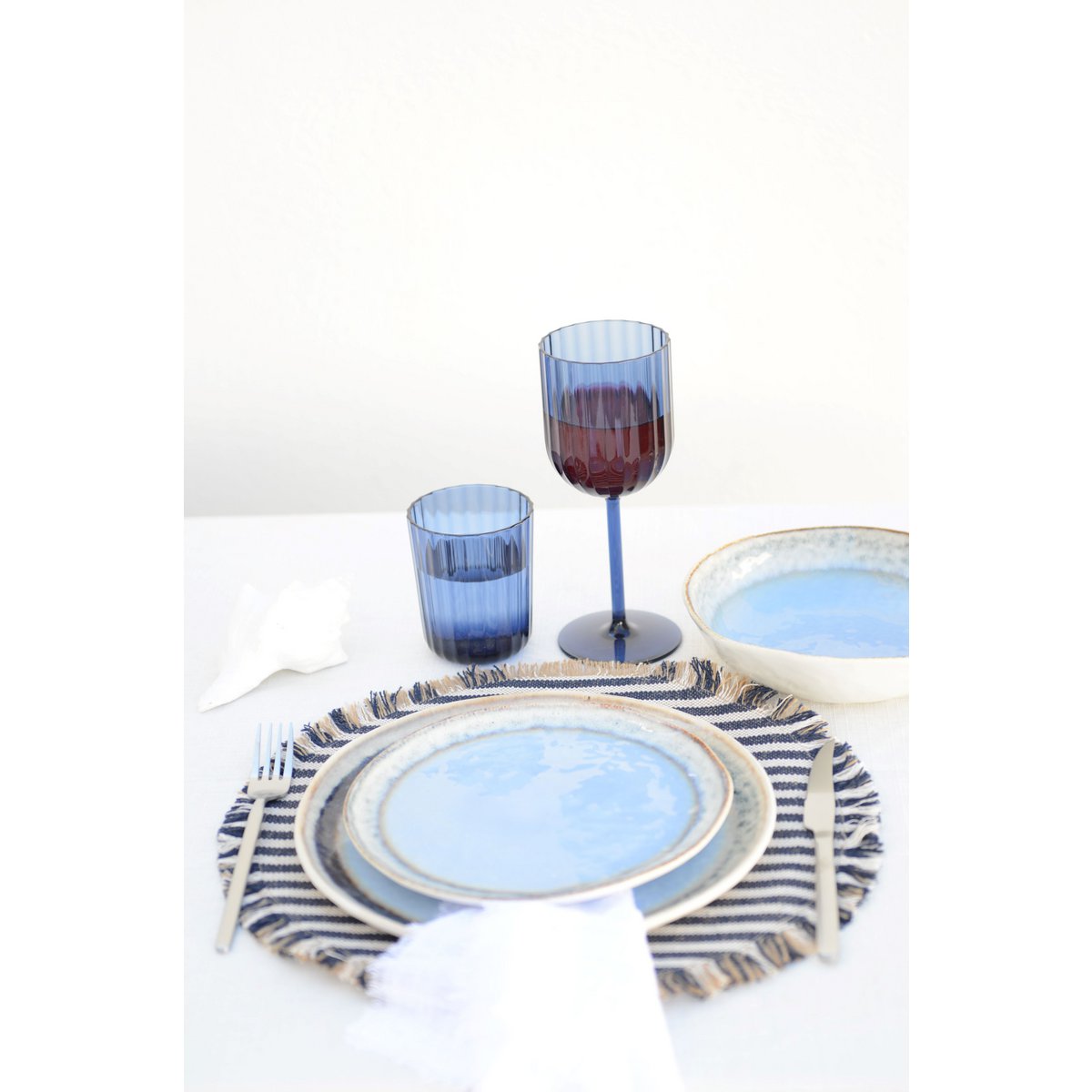 Stilvoller blauer runder Dessertteller als Wohn- und Tischdekoration | CozyVibe