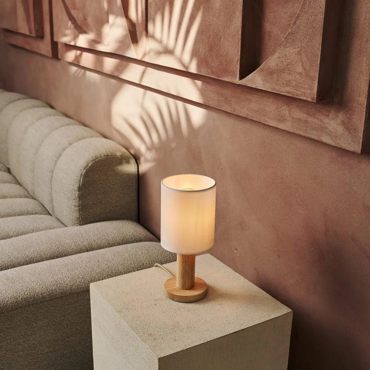 Boris Light Brown – Classic fabric shade lamp with stylish wooden base design