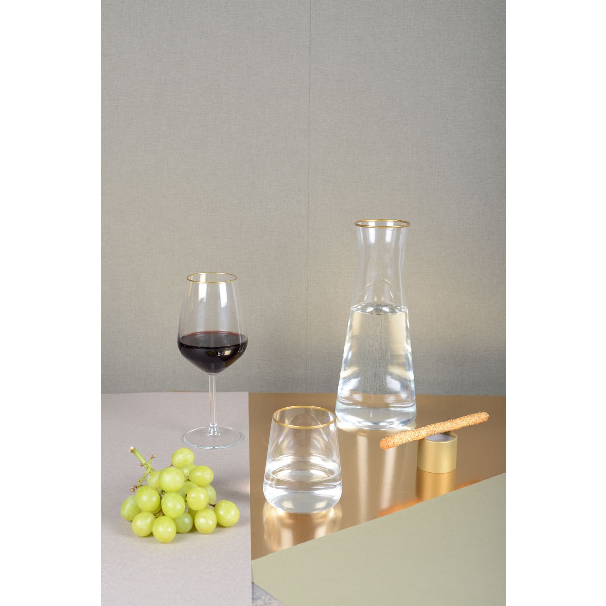 Glazen karaf met goudkleurige rand – 28 cm