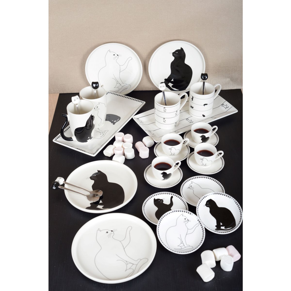 Set van 4 koffiekopjes met kattenontwerp en schoteltjes – Zwart-wit keramiek 11x11x6 cm