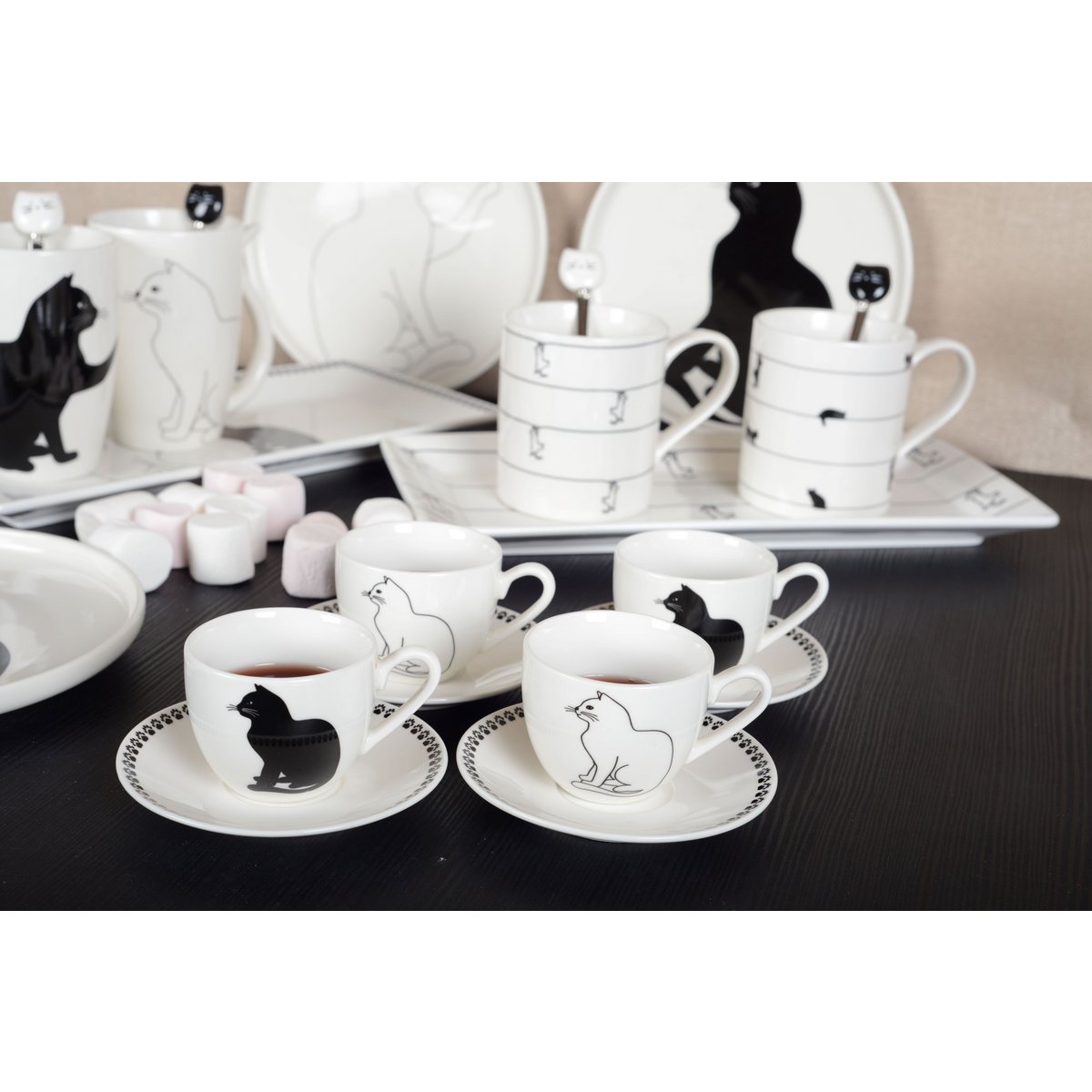 Set van 4 koffiekopjes met kattenontwerp en schoteltjes – Zwart-wit keramiek 11x11x6 cm