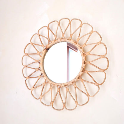 Danau Small Rattan Mirror – Handmade Boho Wall Decoration - CozyVibe.eu