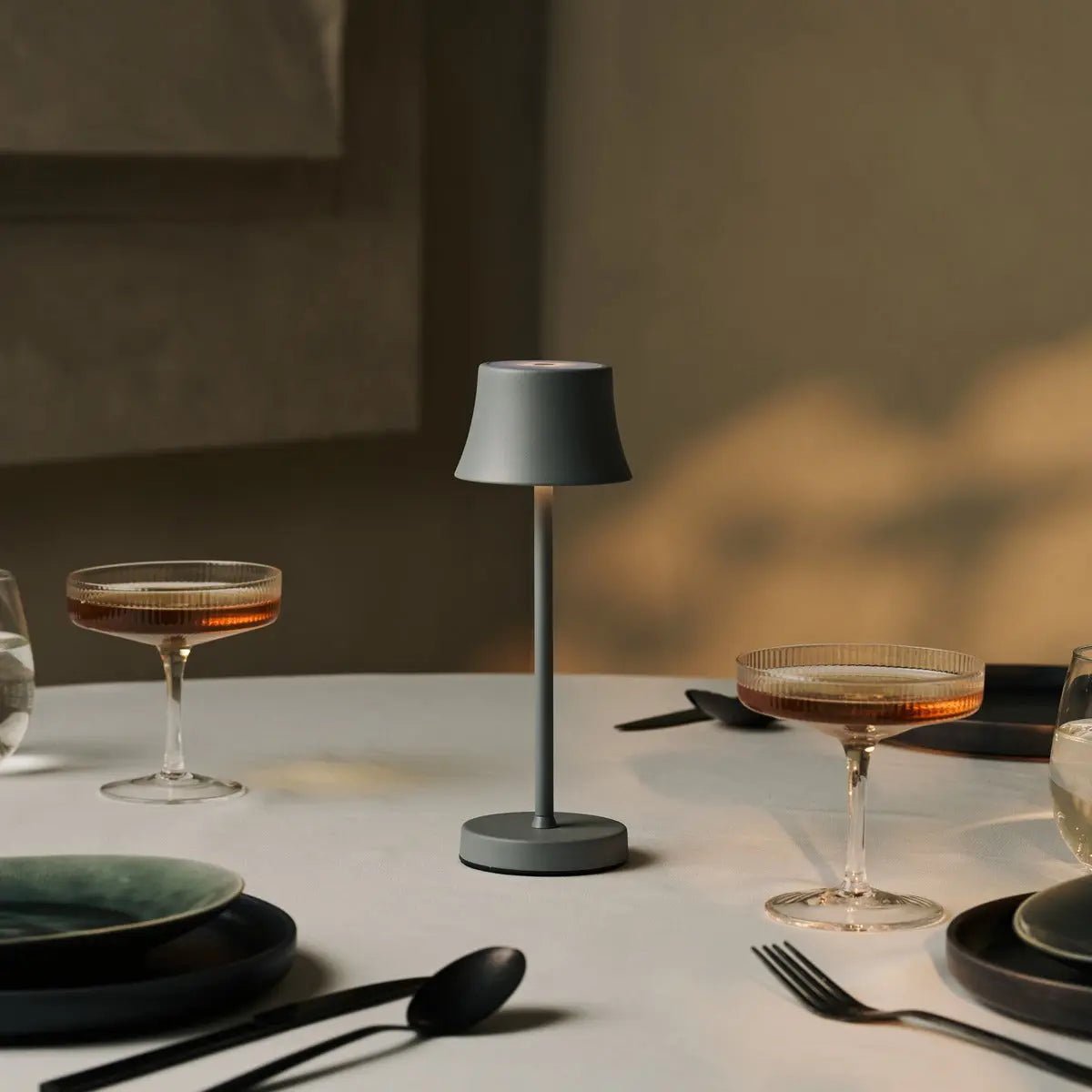 De Pijp Mini – Rechargeable Table Lamp – Mouse Grey lamp on dining table setup