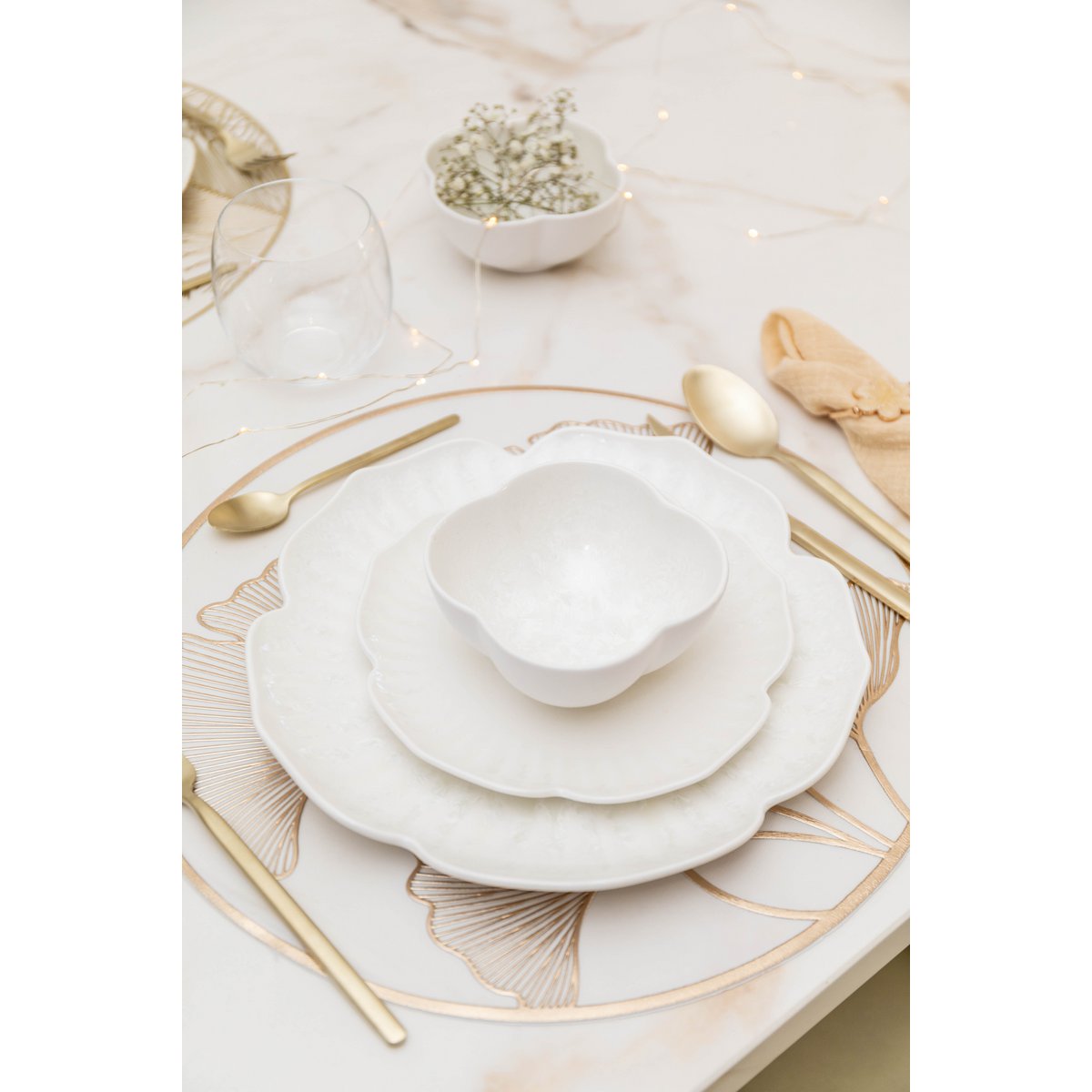 Floral white porcelain dessert plate 18.5cm - CozyVibe.eu