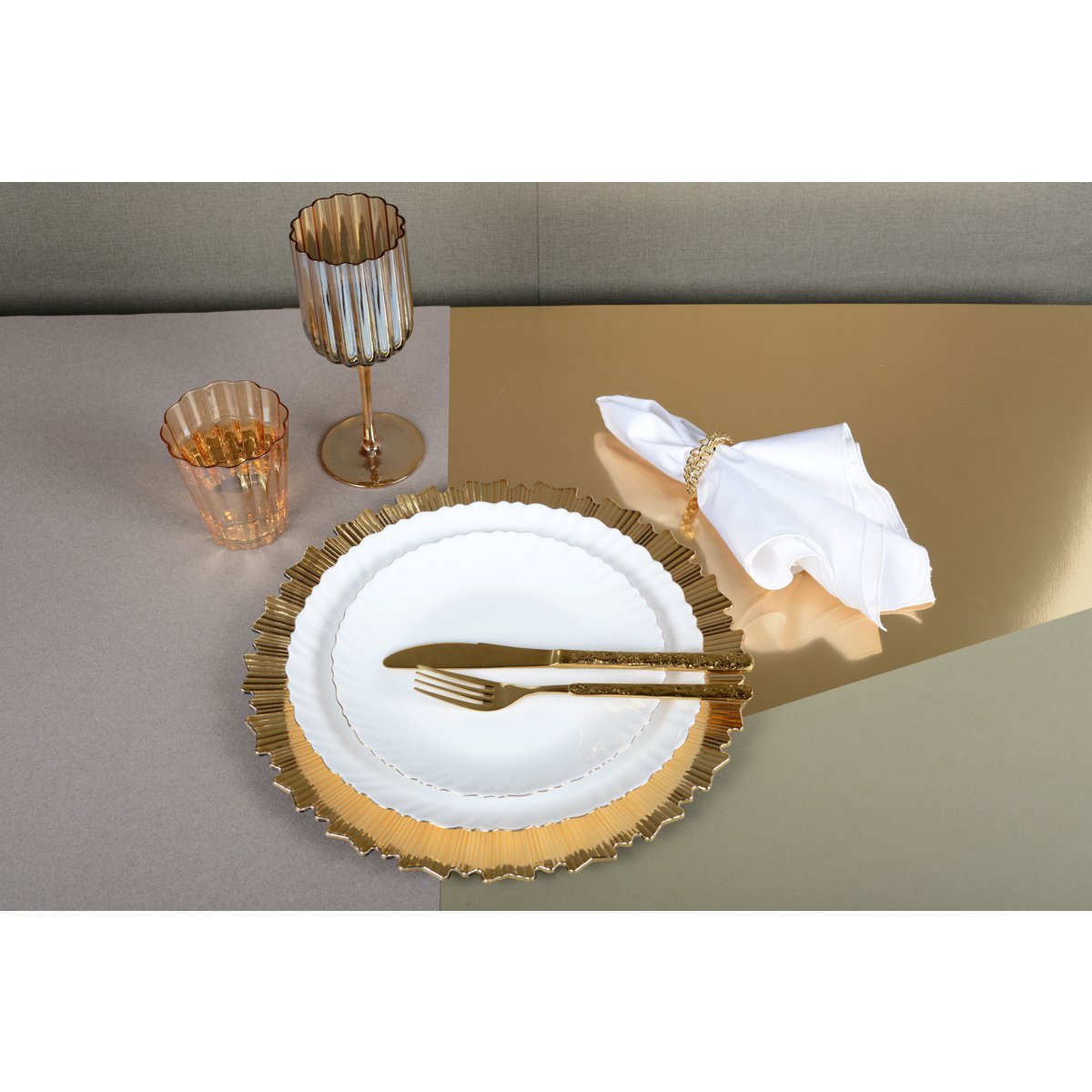 Set van 6 goudkleurige wijnglazen