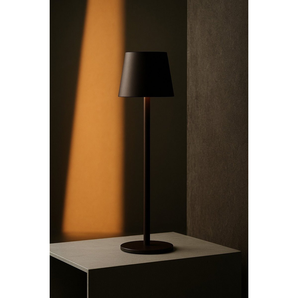 Jasper Mocha Brown – Wireless Lamp – Cordless dimmable lamp in cozy living room