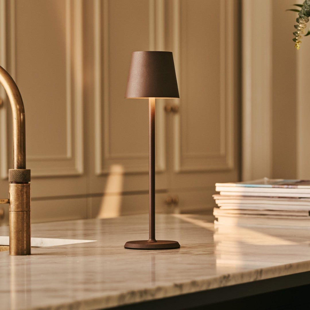 Jasper Mocha Brown – Wireless Lamp – Compact lamp with soft glow on marble surface