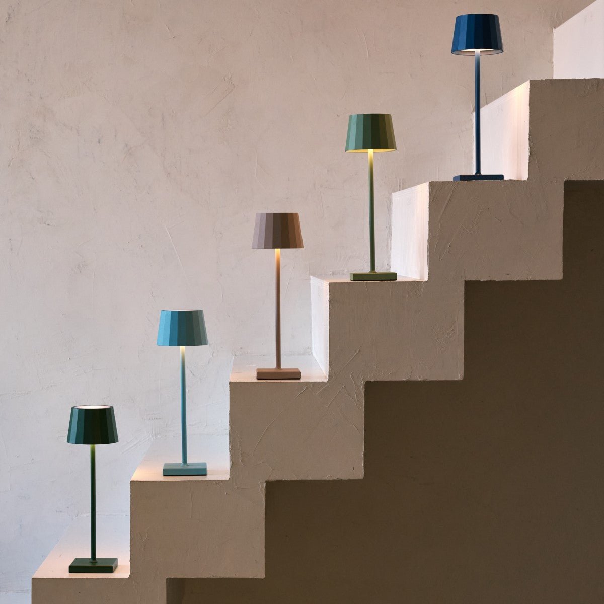 Jasper Mocha Brown – Wireless Lamp – Cordless lamp creating ambiance on outdoor patio steps