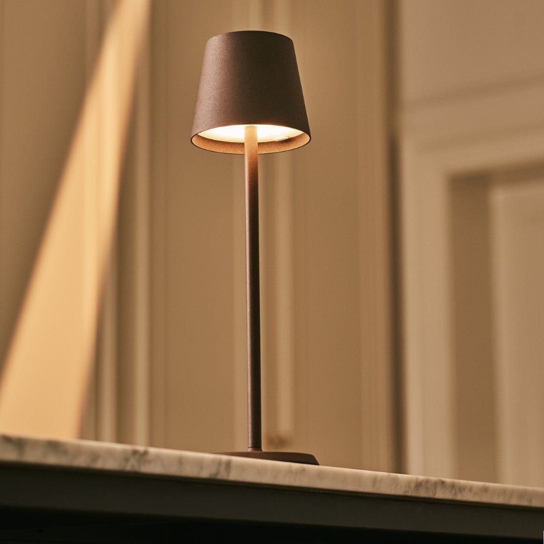 Jasper Mocha Brown – Wireless Lamp – Sleek metal lamp with slim mocha brown design