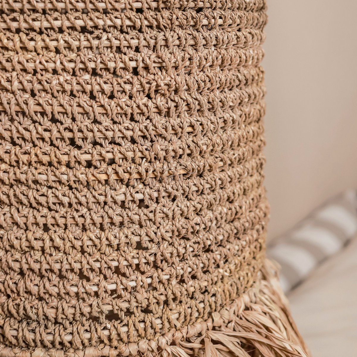 KAWAH lampenkap – Raffia met speelse franjes