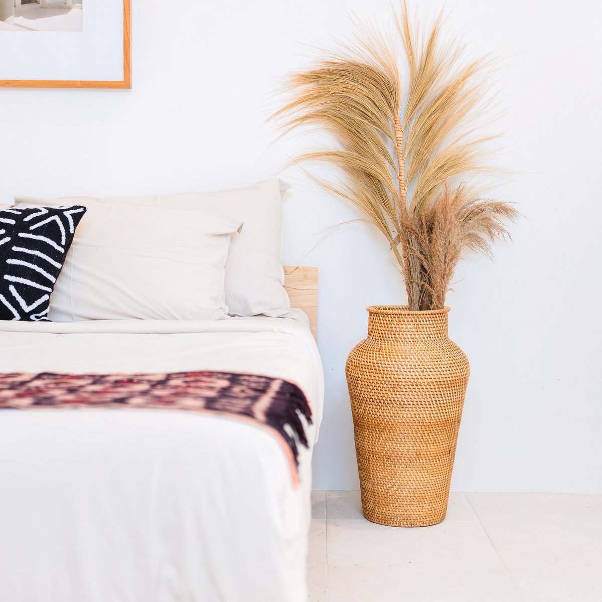 KIDUNG große runde Rattanvase – hohe handgefertigte Boho-Bodenvase – CozyVibe.eu