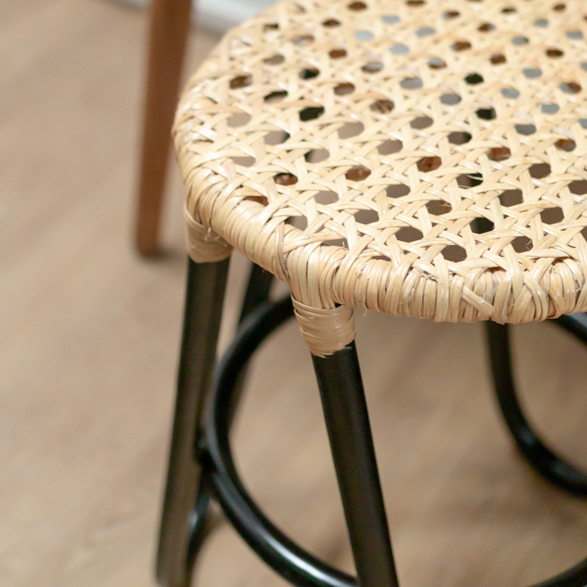 KOLAKA Rattan Stool Black Ø35 cm – Handmade Round Woven Seat - CozyVibe.eu