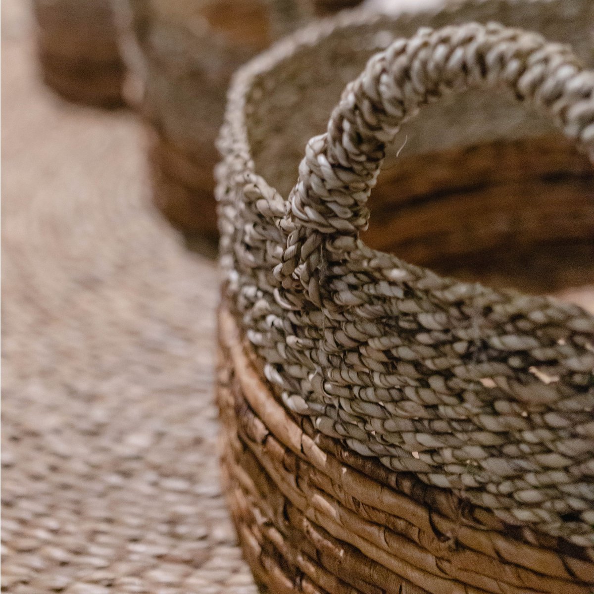 KUTUS basket seagrass banana fibre basket with woven handle design