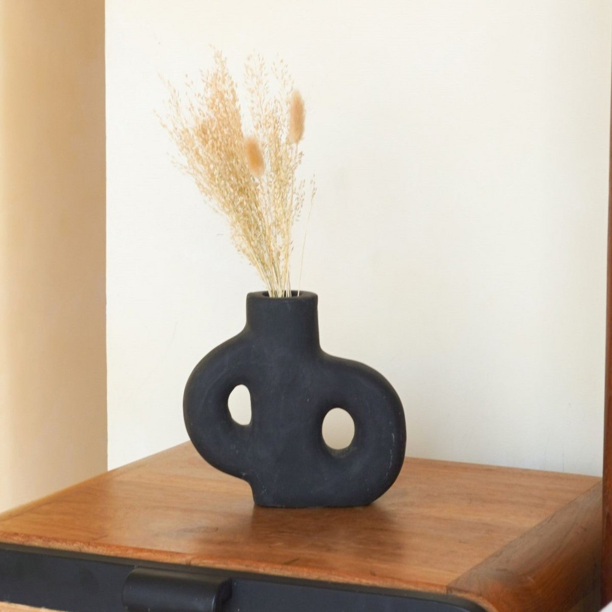 LEMBAH Vase black clay vase for dried flowers home decor