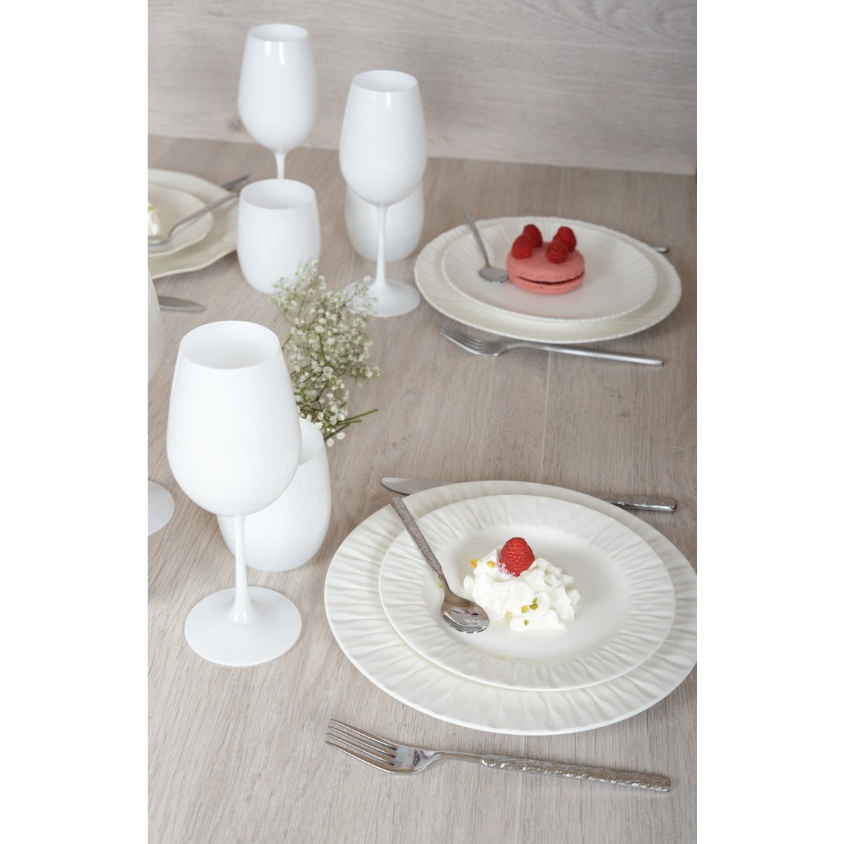 Weißer flacher Teller Lilia, 26.5X26.5X2.3CM – CozyVibe.eu