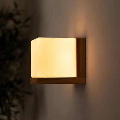 Lizzy Wall Lamp – Rechargeable Wooden Light, Dimmable & Stylish - CozyVibe.eu