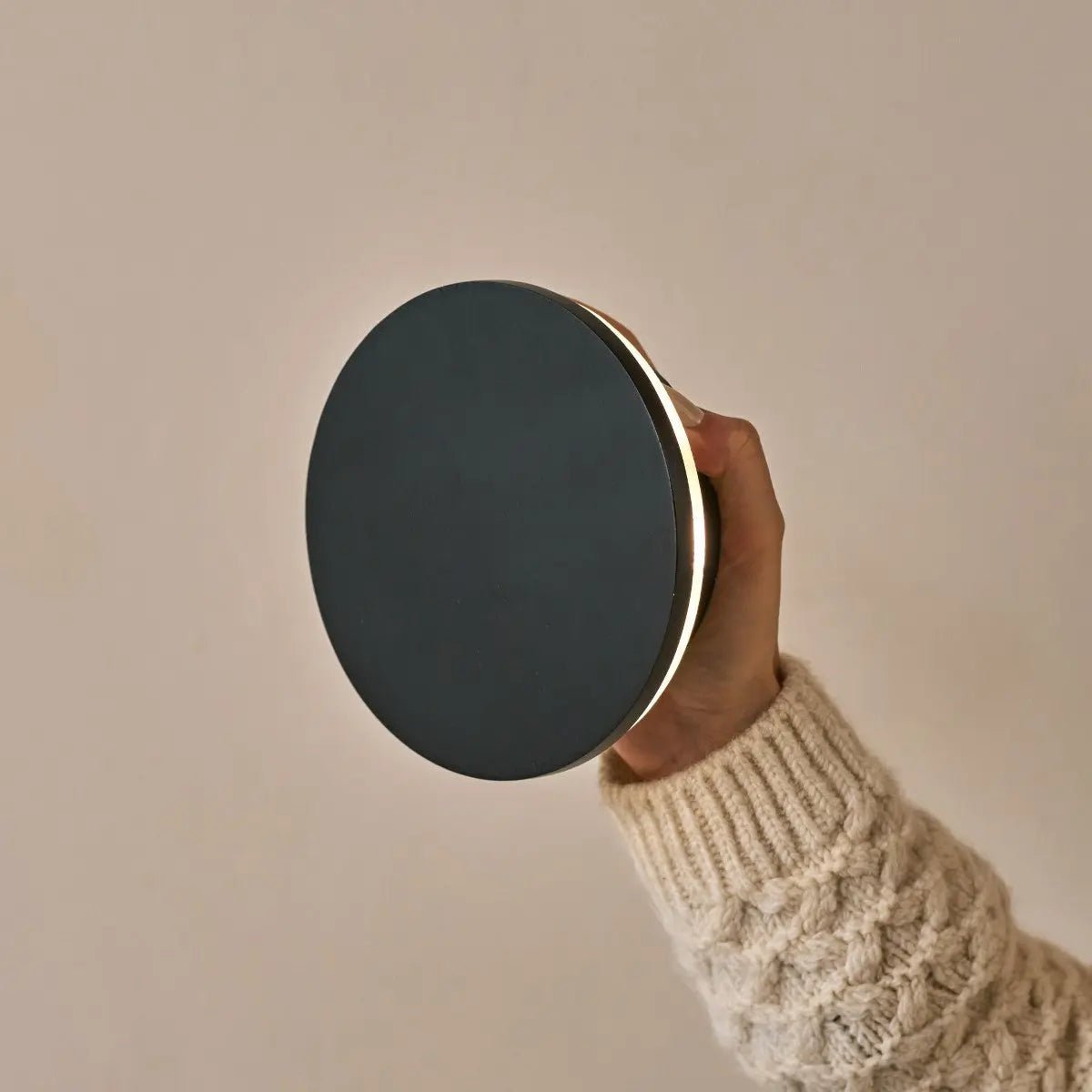 Lou wall light with cordless rechargeable design and touch dimmer