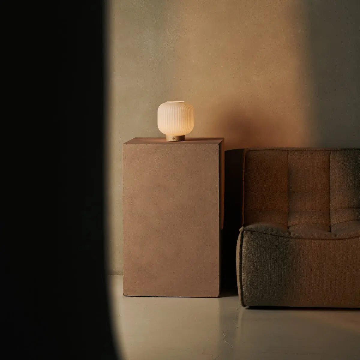 Lyla Unique – Rechargeable Lamp | Frosted Glass & Wooden Base - CozyVibe.eu