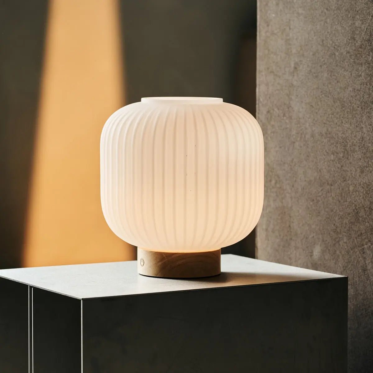 Lyla Unique – Rechargeable Lamp – Frosted glass with wooden base design