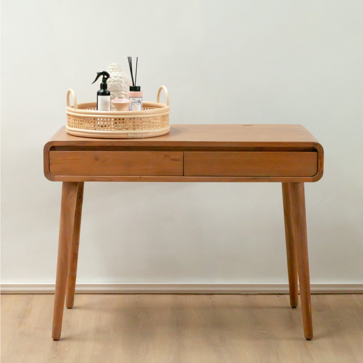 NEIRA Rattan Tray – Round Handmade Beige Decorative Serving Tray - CozyVibe.eu