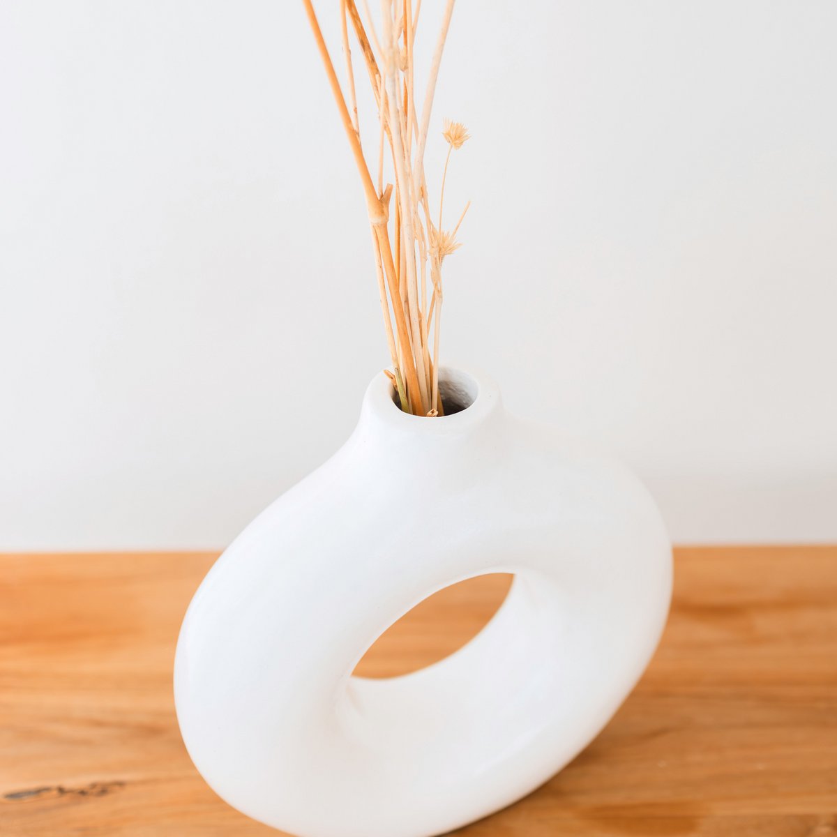 NUSA round clay vase handmade ring-shaped basket for minimalist decor
