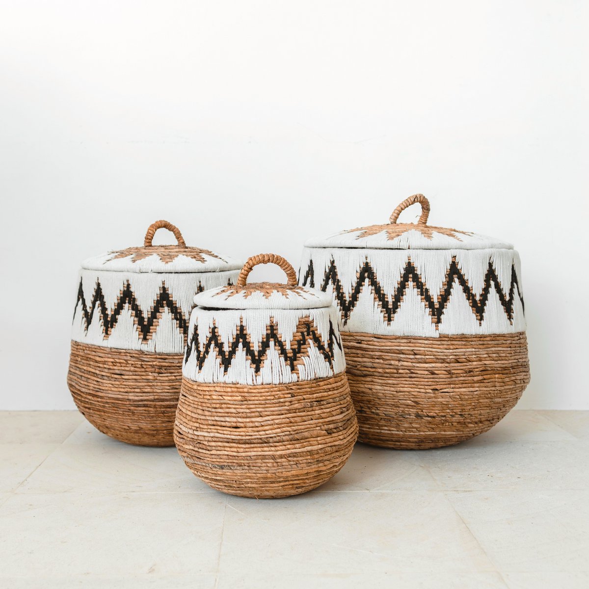 PALEM Laundry Basket with Lid – Large Round Woven Boho Hamper - CozyVibe.eu