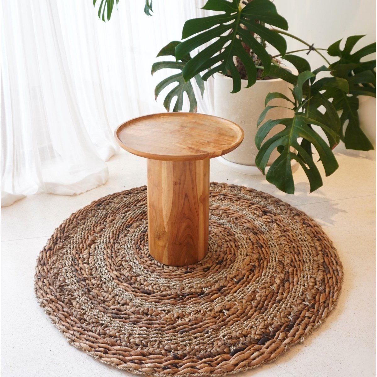 CozyVibe POHON round seagrass rug styled in living room décor

