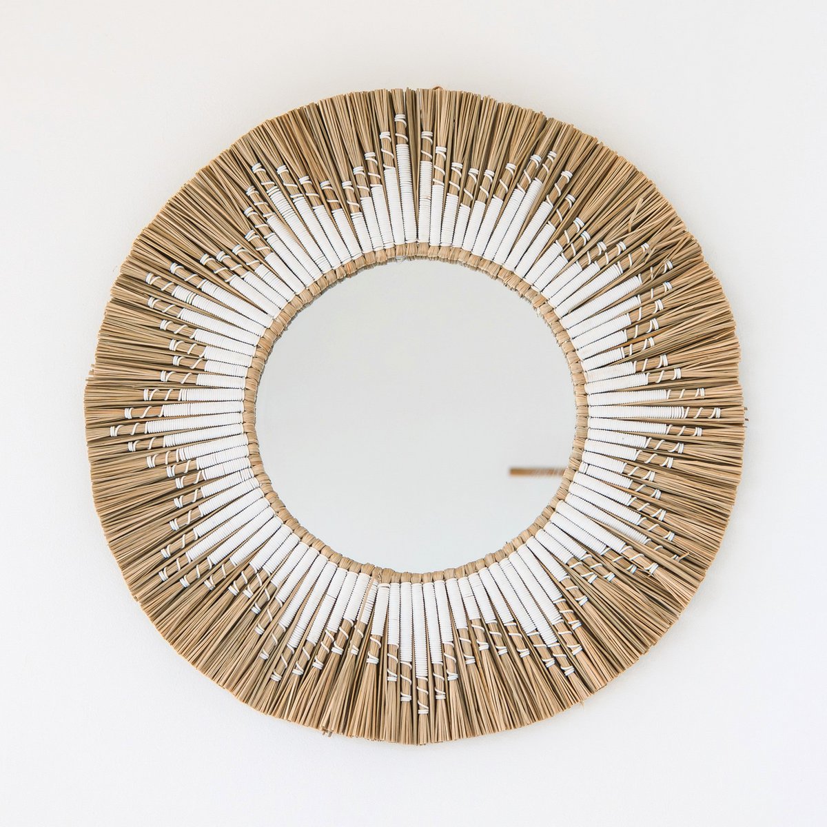 RANDU Round Seagrass Wall Mirror – Boho Hanging Mirror Ø60 cm - CozyVibe.eu